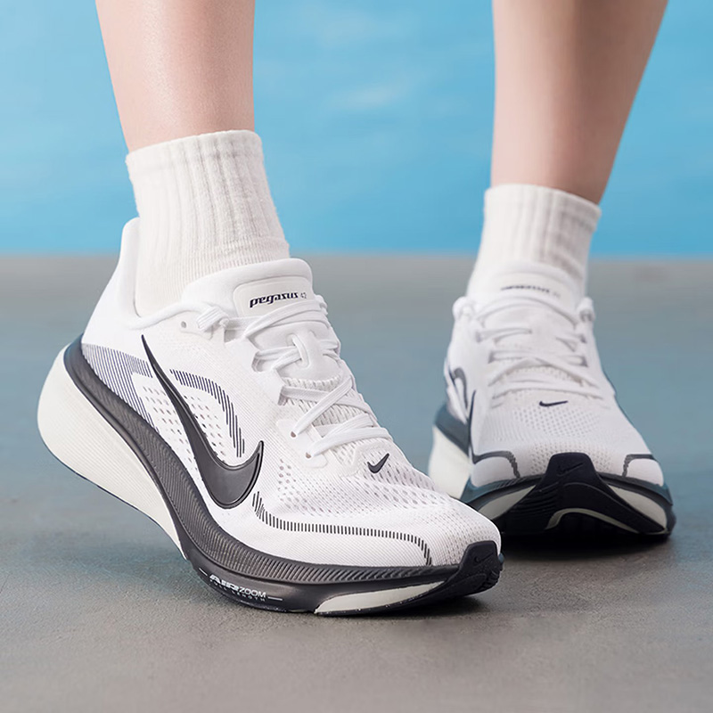 รองเท้าวิ่งบนถนนสำหรับผู้หญิง  - Women Shoes Running Nike บทวิจารณ์และราคา