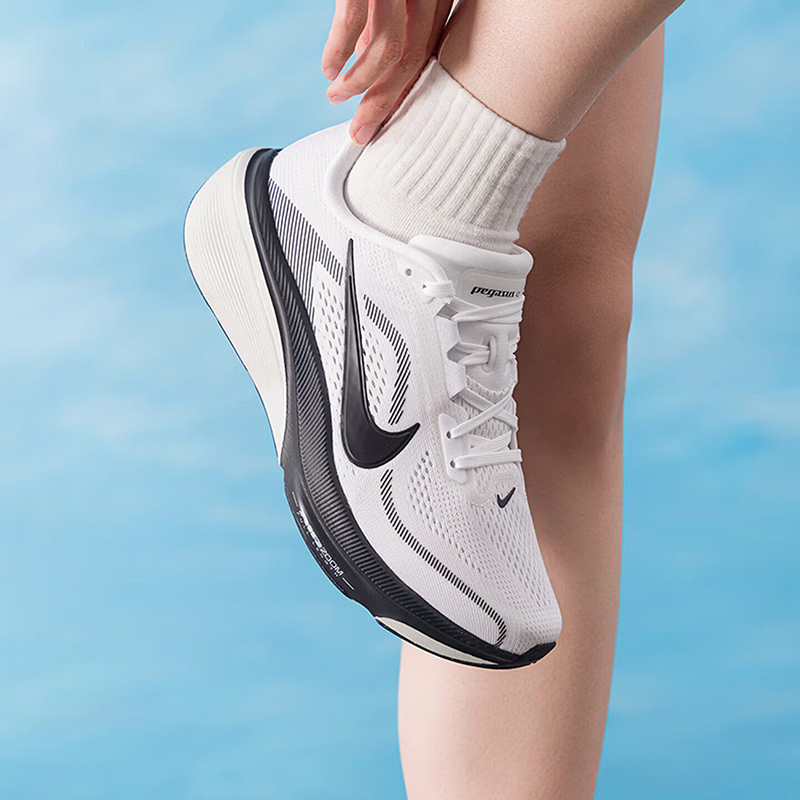 รองเท้าวิ่งบนถนนสำหรับผู้หญิง  - Women Shoes Running Nike บทวิจารณ์และราคา